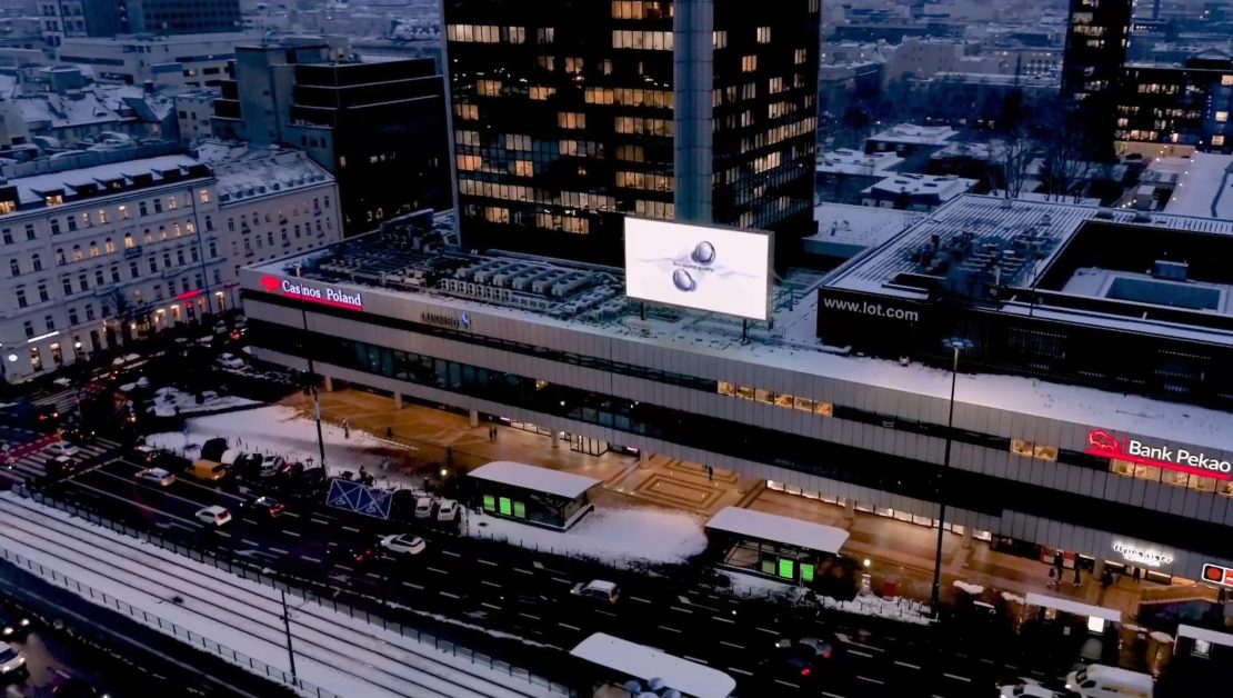 Transmisja z konferencji Samsung na żywo w centrum Warszawy
