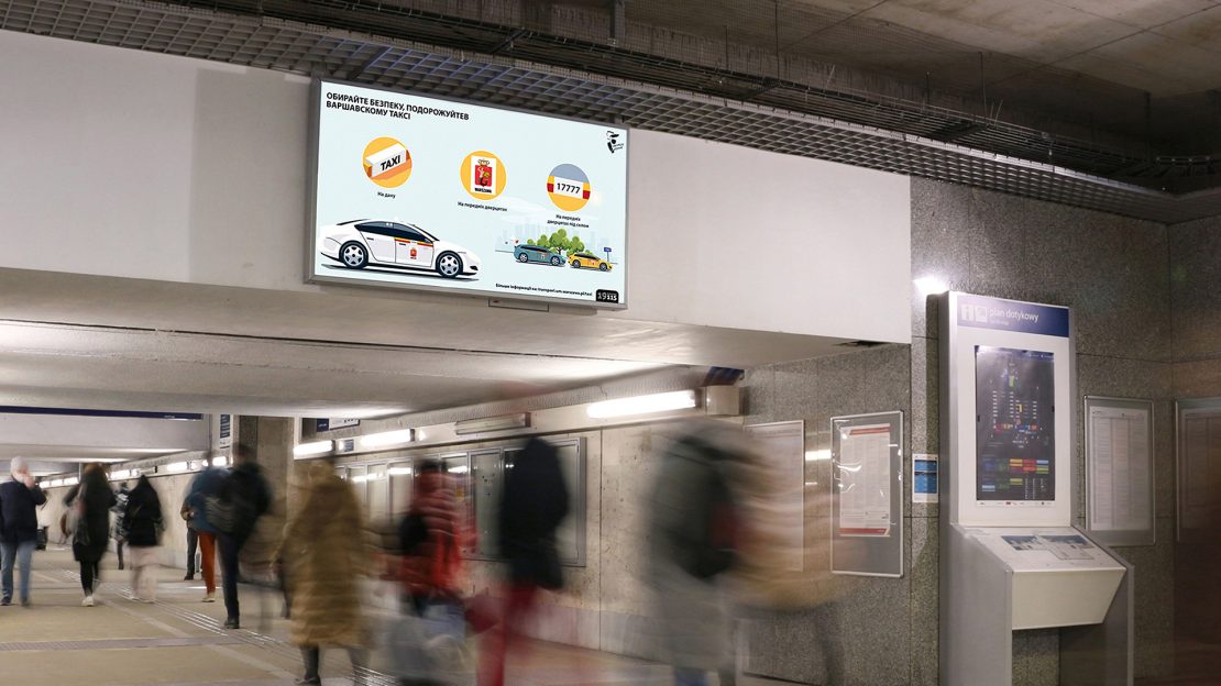Informacje na ekranach na dworcach kolejowych w Warszawie - taksówki - nieuczciwi przewoźnicy