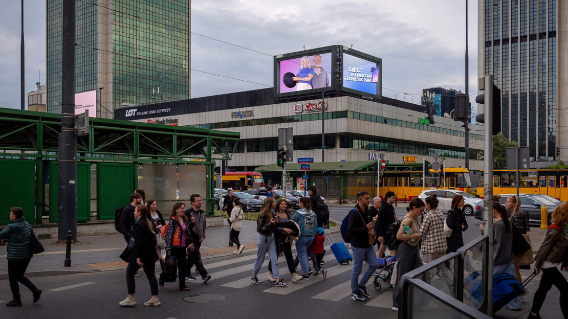 Zdrofit stawia na reklamę 3D na ekranie DOOH w centrum Warszawy